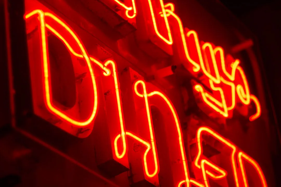 Neon sign at night that says “Henry’s Diner”.